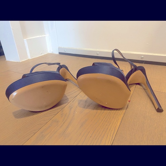 Salvatore Ferragamo Navy Blue Satin PlatformPump-Size 8 1/2, Excellent Condition - Picture 3 of 7